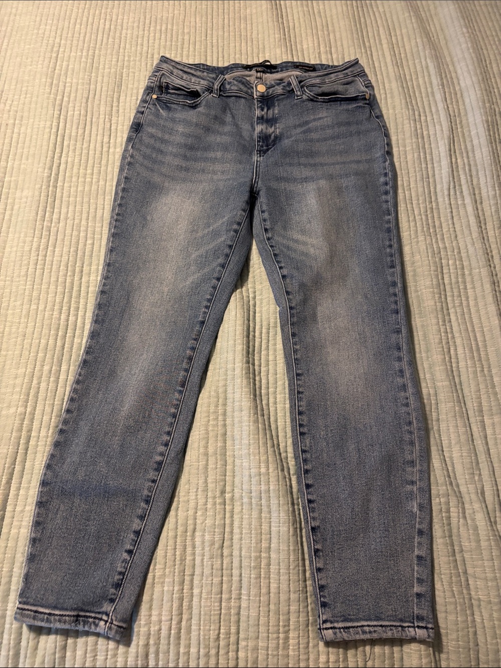 Judy Blue High-Waist Relaxed Jeans - Light Blue Wash